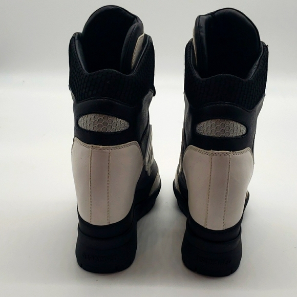 D SQUARE SIZE 40 COLOR BLACK AND WHITE 100% AUTHENTIC CONDITION IS USED - Picture 2 of 6